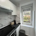 6 Personas En Mieres, Asturias * Corigos