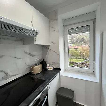 6 Personas En Mieres, Asturias * Mieres (Asturias)